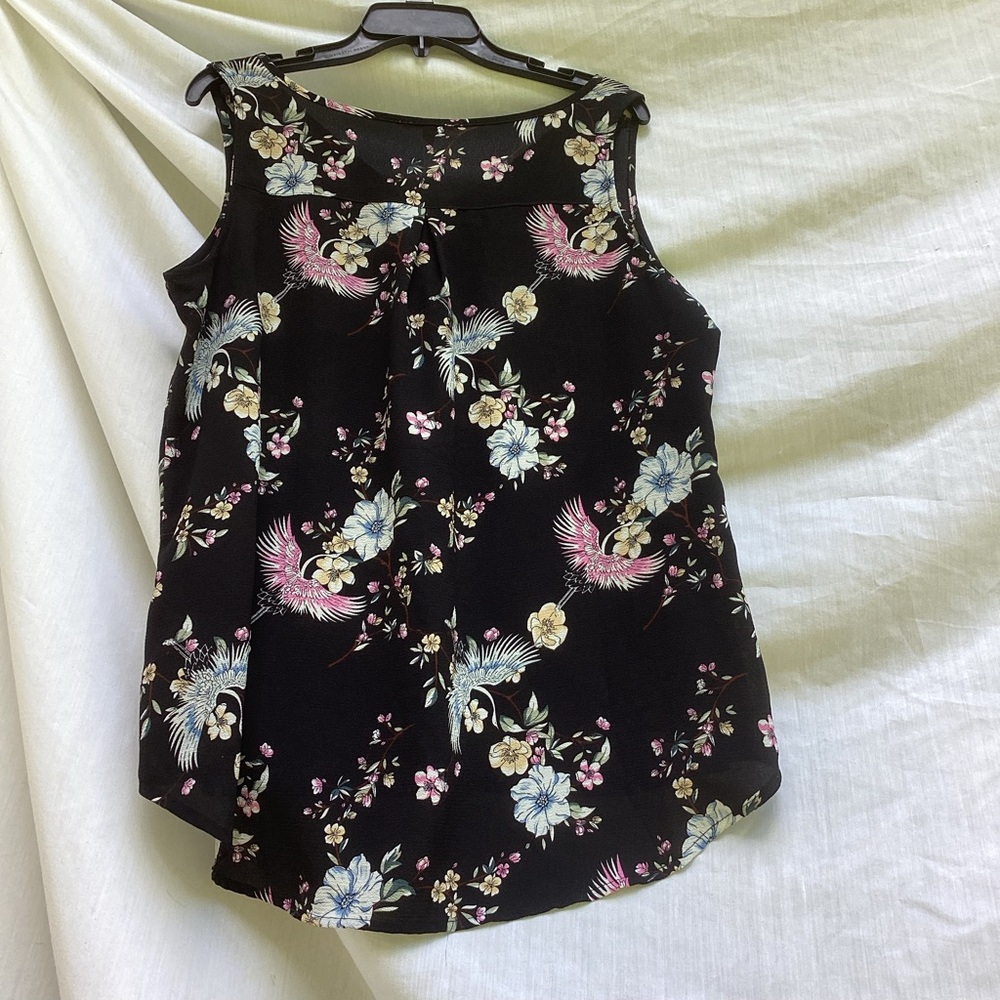 Maurices black with floral and crane graphics Tank Top, size XL - Picture 6 of 7